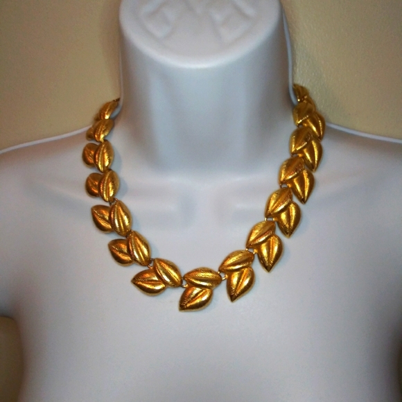 Vintage Gold Etched Double Leaf Necklace - Picture 7 of 7